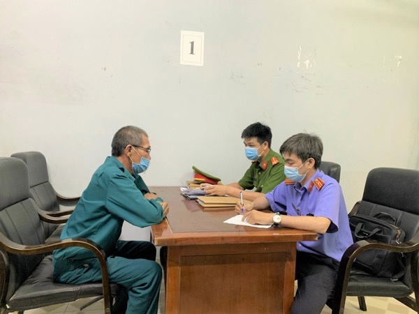 Viết đơn tố cáo Chủ tịch xã để 'vòi tiền' 400 triệu đồng