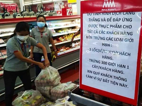 Vào siêu thị TP.HCM mua trứng mang ra ngoài bán giá cao gấp 3 lần