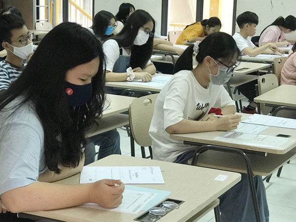 Dịch COVID-19 phức tạp, Hà Nội cấm các trường thi tuyển trực tiếp