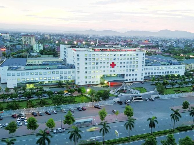 Phong tỏa một khu bệnh viện lớn nhất Bắc Trung Bộ liên quan ca dương tính
