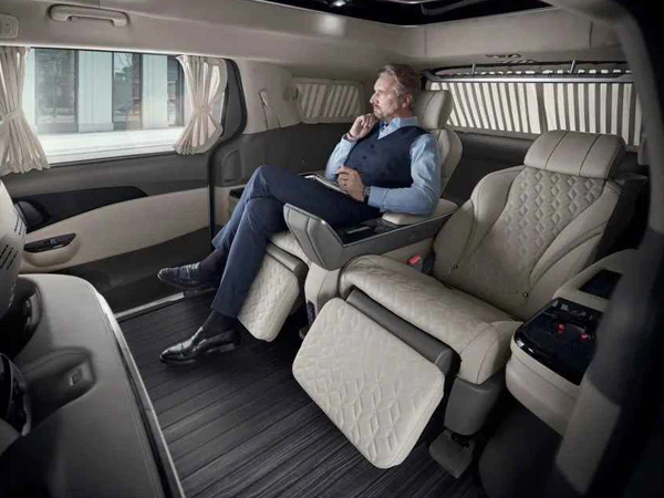 Ra mắt Kia Carnival bản 4 chỗ: Mới nhìn tưởng Mercedes, đúng chất sang xịn cho ông chủ