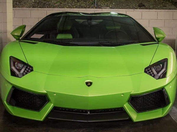Rộ tin cặp đôi Lamborghini Aventador mới cập bến Việt Nam: Một chiếc hàng hiếm, một chiếc màu độc