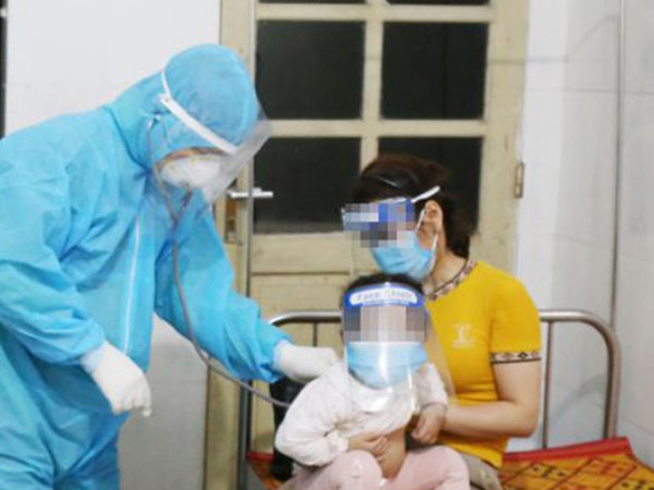 3 người trong một gia đình ở vùng núi Nghệ An 'không đi đâu, không tiếp xúc ai' dương tính với SARS-CoV-2