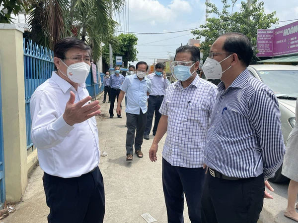 NÓNG: TP.HCM xem xét mở lại chợ truyền thống