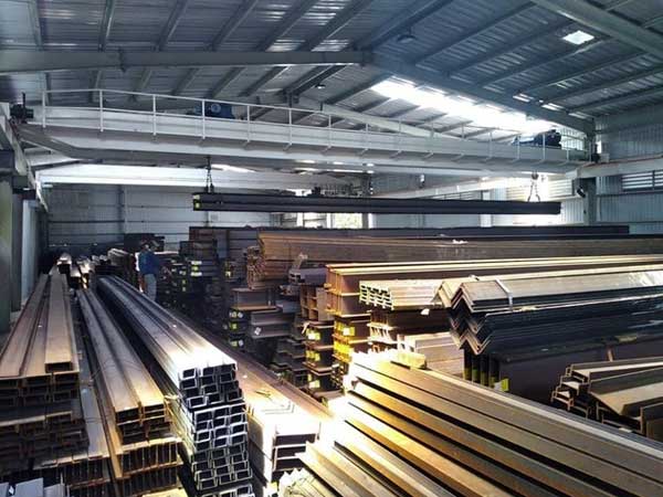 Giá sắt thép tăng cao khiến nhà thầu, chủ đầu tư điêu đứng