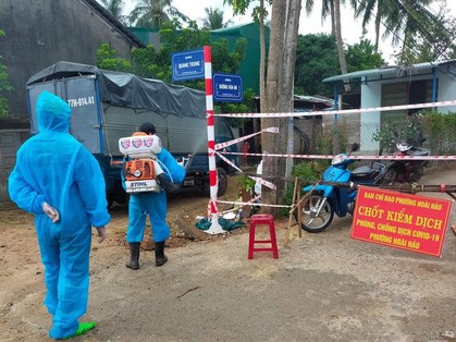 Khởi tố vụ án thanh niên đang cách ly vẫn đi ăn giỗ, thăm người yêu, xem đá bóng