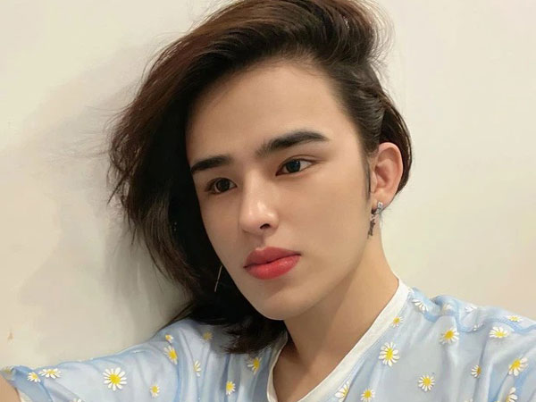 Mới đăng đàn tuyển vợ giỏi chuyện 18+ chưa lâu, Trần Đức Bo lại khiến netizen tò mò khi bật khóc vì một người đàn ông