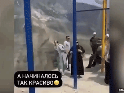 Chơi 'xích đu tử thần' ngay mép vực, 2 cô gái gặp nạn nghiêm trọng, video quay cảnh hiện trường gây ám ảnh
