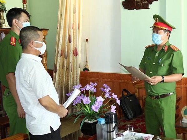 Quảng Bình: Khởi tố chủ nhà xe làm giả lệnh vận chuyển để trốn thuế