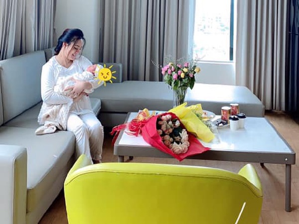 Vy Oanh đã hạ sinh nhóc tỳ thứ 3, còn tiện thông báo 1 điều sau liên hoàn drama Vbiz