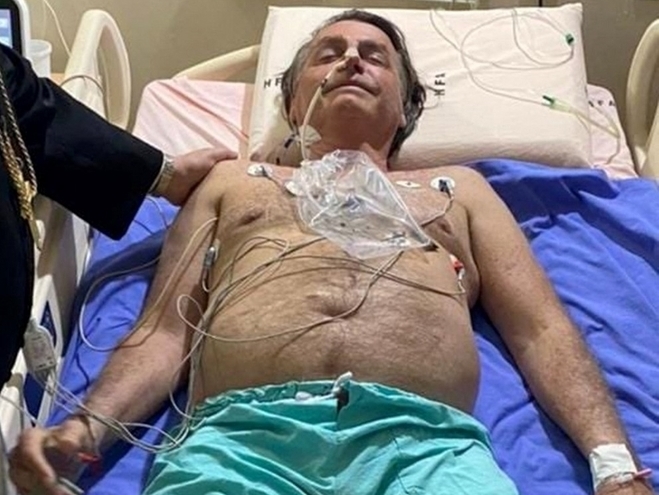 Tổng thống Brazil Jair Bolsonaro nhập viện sau 10 ngày nấc liên tục