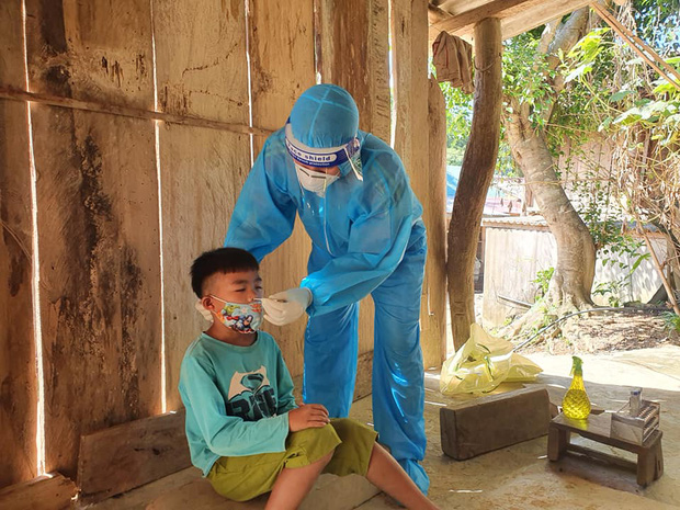 Nghệ An: Ông ngoại dương tính sau khi cháu gái mắc Covid-19