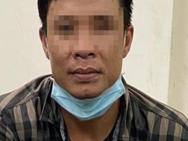 Bé gái nhẹ dạ bị gã hàng xóm nửa đêm dụ vào phòng 'làm trò vợ chồng'