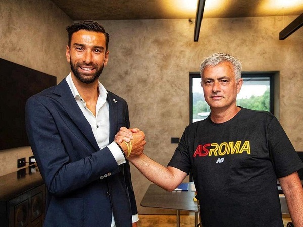 AS Roma đón tân binh đầu tiên dưới thời Jose Mourinho