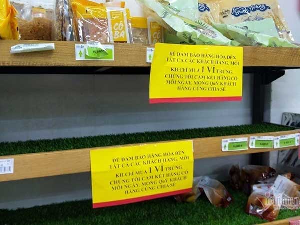 Siêu thị Sài Gòn: Người dân chỉ mua 1 vỉ trứng, dành phần khách đến sau