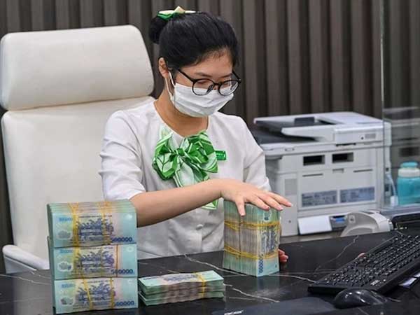 Nới 'room' tăng trưởng tín dụng: Ai hưởng lợi?