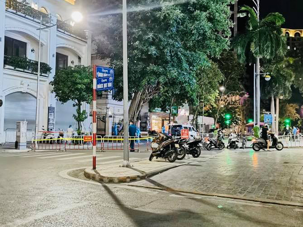 CLIP: Cận cảnh phong toả quán Pizza có ca F0 phức tạp là đầu bếp kiêm shipper