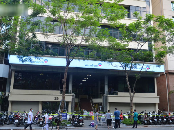 Hà Nội: Phong toả tạm thời tòa nhà Vietinbank 25 Lý Thường Kiệt, lấy mẫu xét nghiệm cho nhân viên do liên quan Covid-19