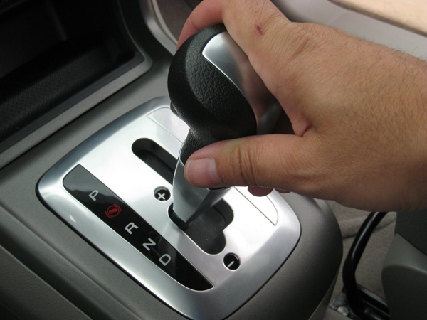 Sai lầm cần tránh khi chuyển từ lái xe số sàn sang số tự động