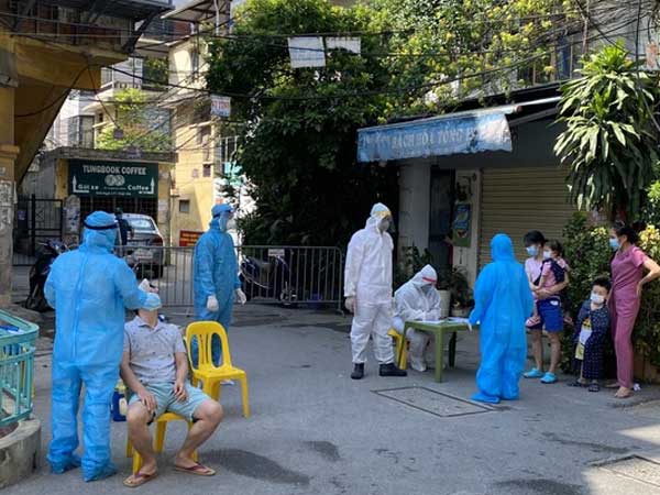Hà Nội: Xác định nguồn lây của nữ nhân viên ngân hàng và 7 người thân dương tính SARS-CoV-2