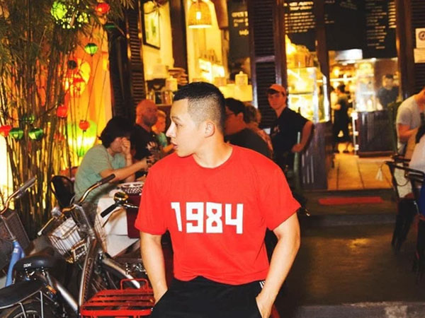 'Đại sứ cách ly' Vũ Khắc Tiệp vừa nói nhớ, Hội An dừng tắm biển, quán xá giảm 50% người phục vụ
