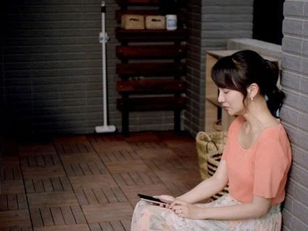 Tự dưng chồng đem về một con chó nhỏ rồi tối nào cũng dẫn ra vườn dạo, tôi theo dõi rồi chết sững khi biết lý do