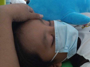 Thương con trai 10 tuổi cách ly vì dương tính, nữ diễn viên Việt vào chăm sóc và nhiễm luôn Covid-19