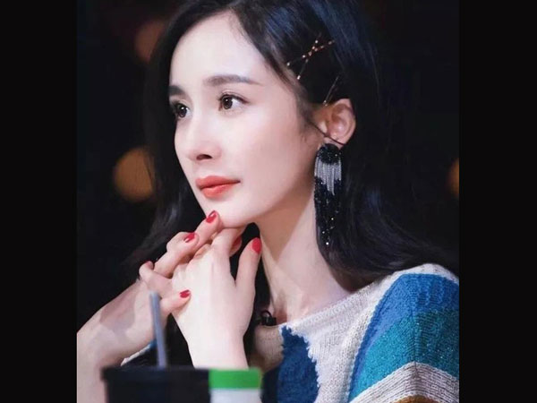 Sao nữ Cbiz có những chiêu thăng hạng visual rất hay, bí kíp phần lớn đều nhờ phụ kiện tóc