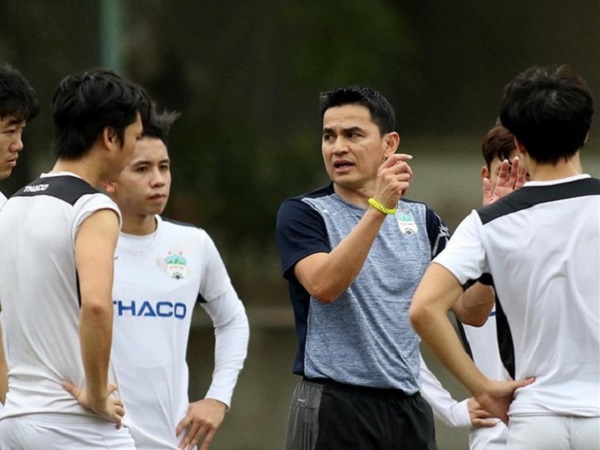 Nhiều CLB không đồng ý hoãn V-League đến năm 2022