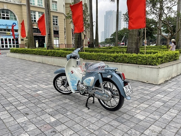 Honda Cub C125 cũ biển ngũ quý giá 400 triệu đồng tại Hà Nội