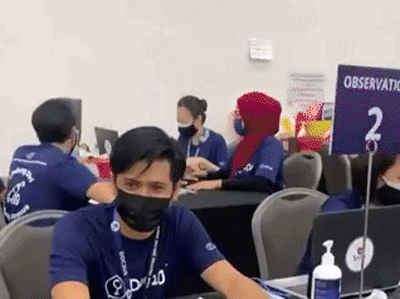 Ly hôn 3 năm rồi gặp lại nhau ở chỗ tiêm phòng Covid-19, người đàn ông nói 1 câu khiến vợ cũ lặng người