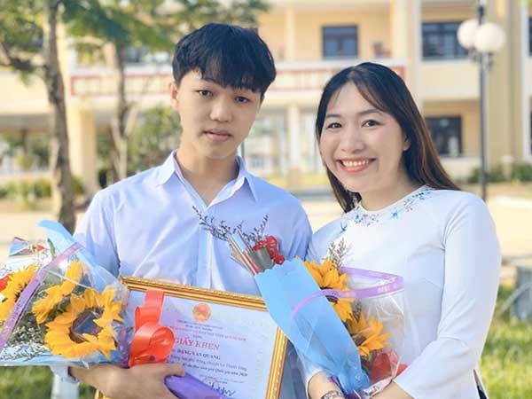 Nam sinh đầu tiên đạt 10 điểm Văn tốt nghiệp THPT, được Giám đốc Sở GD-ĐT khẳng định 'có thang điểm trên 10 cũng cho thêm'
