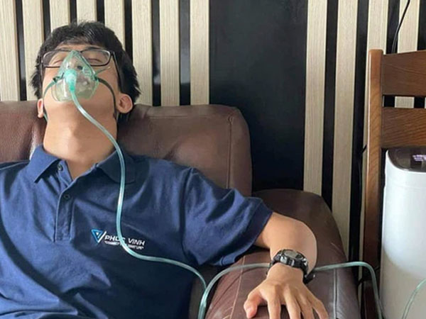 Người dân TP.HCM đổ xô đi mua máy tạo oxy, bác sĩ thốt lên: Bị Covid-19 mà dám thở oxy tại nhà thì tôi... 'khâm phục'!