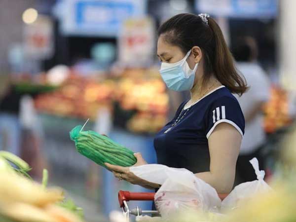 Sau 1 đêm trống hoác, siêu thị ăm ắp thực phẩm: 'Không bao giờ có chuyện tăng giá vô lý trong mùa dịch'