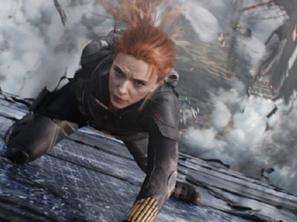 Black Widow bất thình lình "hứng gạch" ở rạp chiếu thế giới, lý do liên quan tới hành động gây tranh cãi của Disney