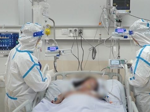 Video: Bên trong khu cấp cứu bệnh nhân Covid nặng, nguy kịch lớn nhất TP.HCM