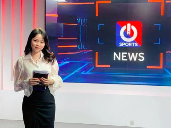 Huỳnh Anh khoe ảnh ở trường quay chương trình thể thao, netizen lập tức cà khịa: 'Chờ ngày Quang Hải được gọi tên'