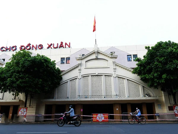 Hà Nội: Chợ Đồng Xuân im lìm khác lạ, hơn 2.100 gian hàng tạm đóng cửa