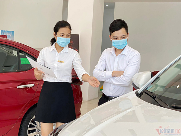 Giá xe giảm kịch sàn, dân bán ô tô vẫn méo mặt lo ế trước 'tháng ngâu'