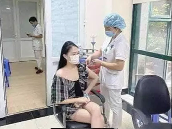 Vụ hoa khôi được tiêm vắc-xin Covid-19 do 'ông ngoại': 'Người bố xin lỗi ríu rít'