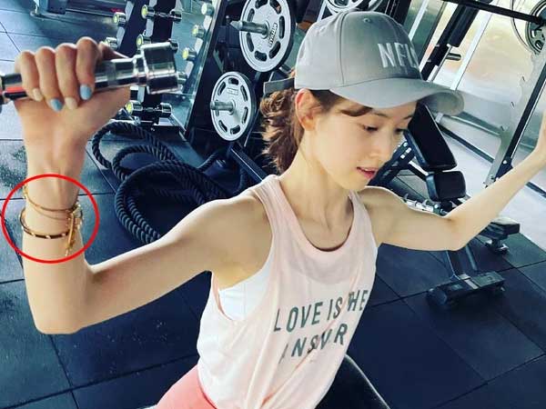 'Hot girl trà sữa' bất ngờ bị netizen ném đá vì đeo vòng tay 255 triệu đi tập gym: 'Cô ấy định làm màu à?'