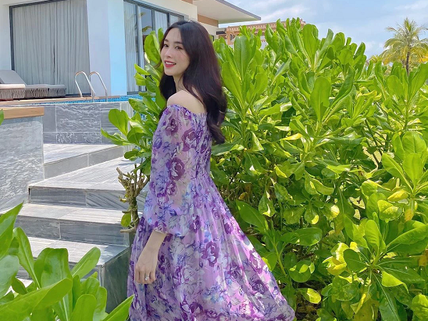 HH Thu Thảo chuyên diện 3 màu trang phục tươi tắn này, bảo sao lúc nào cũng đẹp dịu dàng và trẻ hơn tuổi
