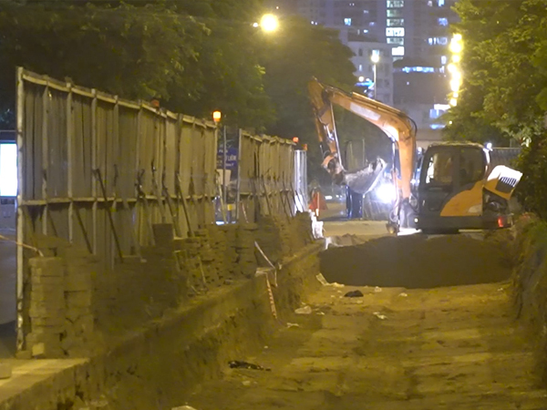 Video: Xuyên đêm thi công mở rộng đường Tôn Thất Thuyết tránh ùn tắc giao thông