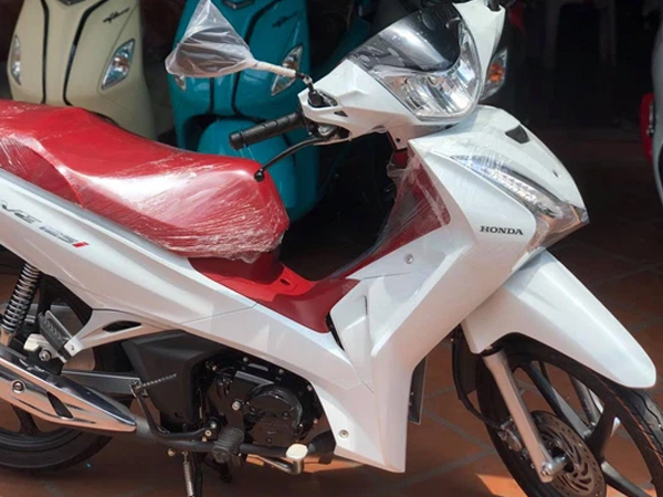 Chiêm ngưỡng Honda Wave 125i về đại lý, xe máy Thái giá 38 triệu, đi 100km 'ngốn' 1,4 lít xăng