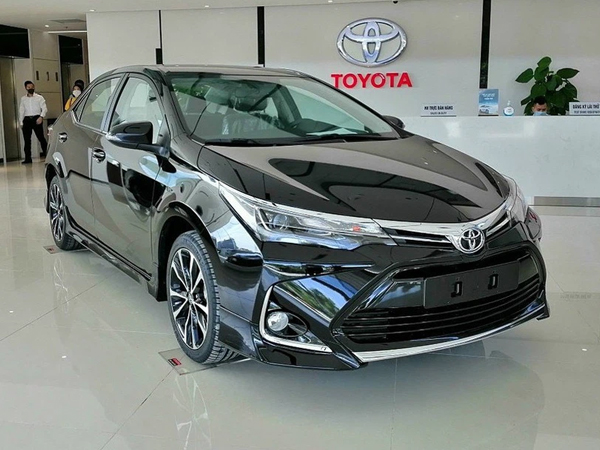 Toyota Corolla Altis giảm giá mạnh, nhưng còn 1 đối thủ vô địch giá rẻ khó vượt qua