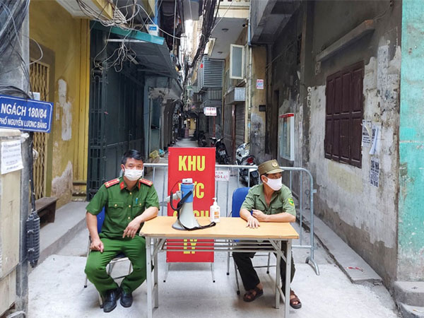 Hà Nội thêm 14 ca dương tính SARS-CoV-2, trong đó 4 người phát hiện qua sàng lọc cộng đồng, 1 người xét nghiệm lần thứ 6 mới dương tính