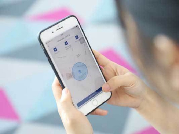 Công an, y tế phường giám sát người cách ly tại nhà bằng công nghệ nhận diện khuôn mặt