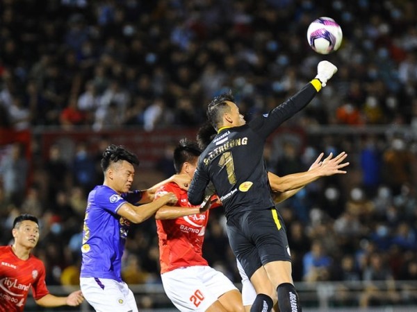 Bị phản ứng gay gắt, VPF lý giải việc dừng V-League suốt nửa năm