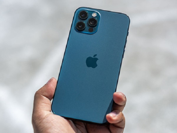 Dù dịch bệnh, người Việt vẫn 'chi bạo' mua iPhone