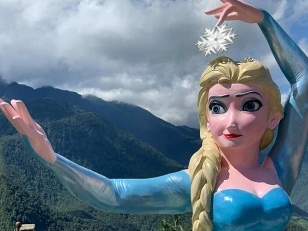 Chủ nhân bức tượng Nữ hoàng Elsa bị 'ném đá' lên tiếng